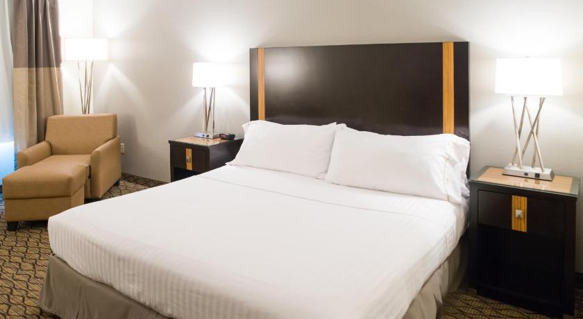 Holiday Inn Express Hotel & Suites Chanhassen