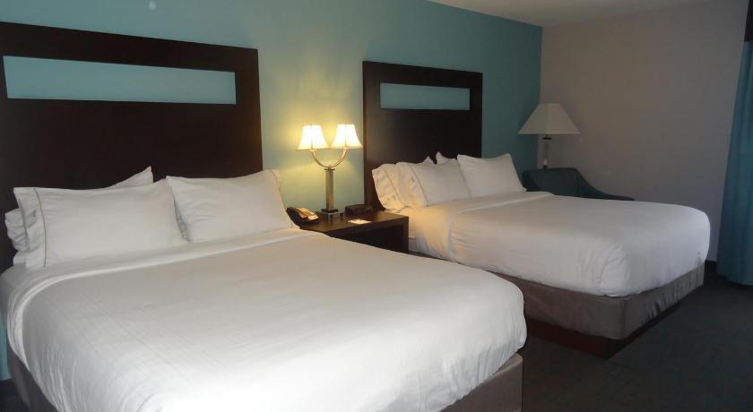 Holiday Inn Express Hotel Kansas City - Bonner Springs