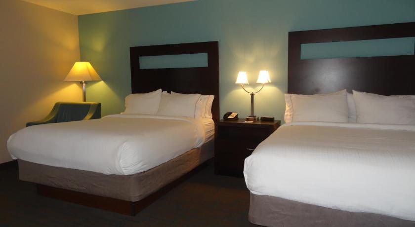 Holiday Inn Express Hotel Kansas City - Bonner Springs