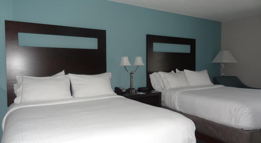 Holiday Inn Express Hotel Kansas City - Bonner Springs