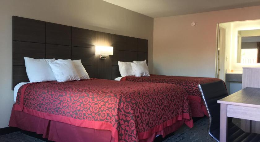 Days Inn & Suites by Wyndham Charleston Airport West