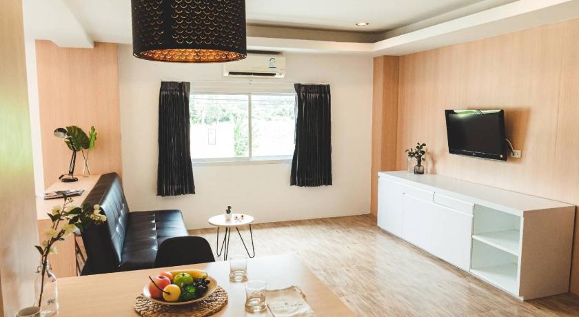Image of Family Room with Bath 4