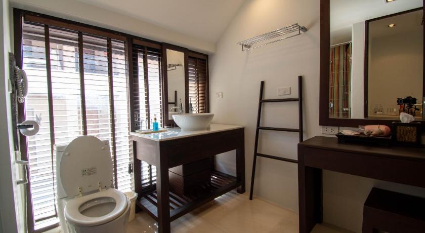 Image of Deluxe Twin 15