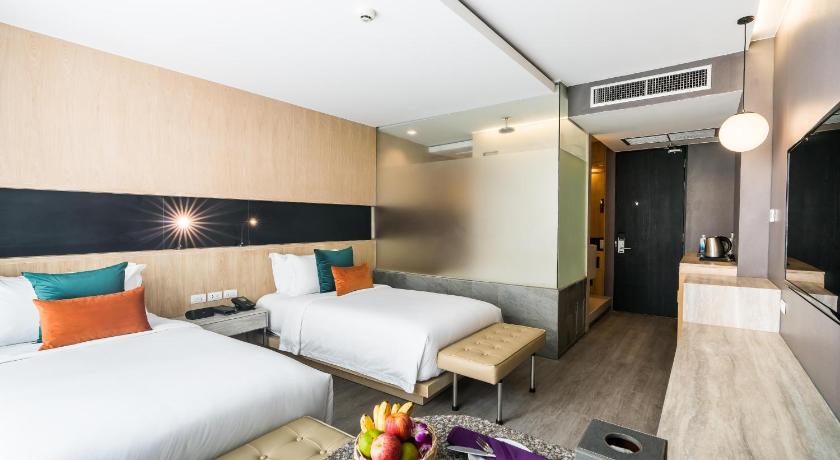 Ảnh của Phòng Club sang trọng hướng hồ bơi có ban công (Club Luxx Pool View with Balcony) 13