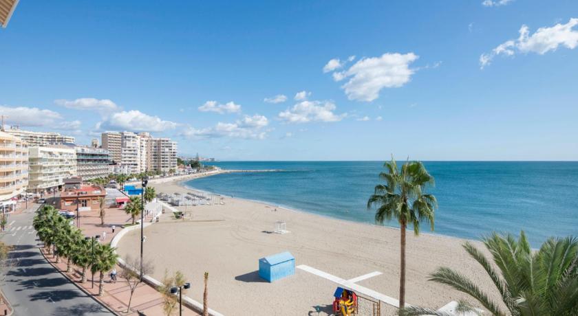 FAMILY Aguamarina Front the sea Free Parking photo