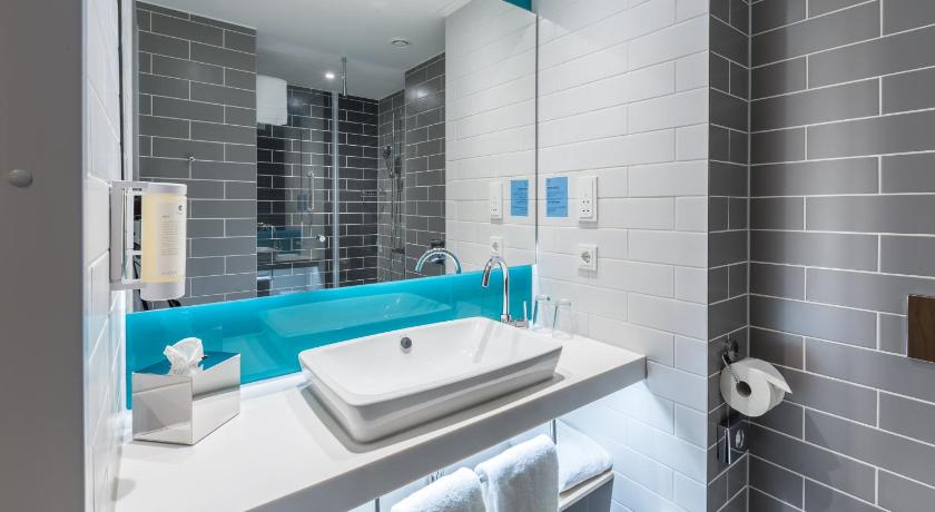 Holiday Inn Express Wuppertal Hauptbahnhof photo