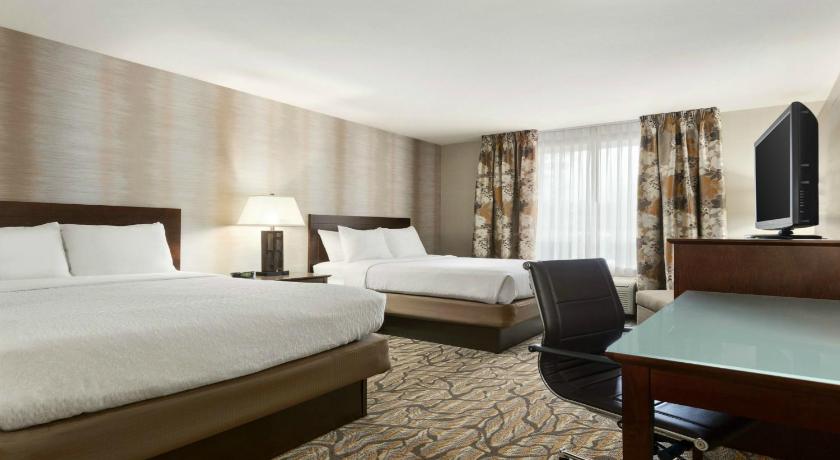 Holiday Inn Hotel & Suites Gateway