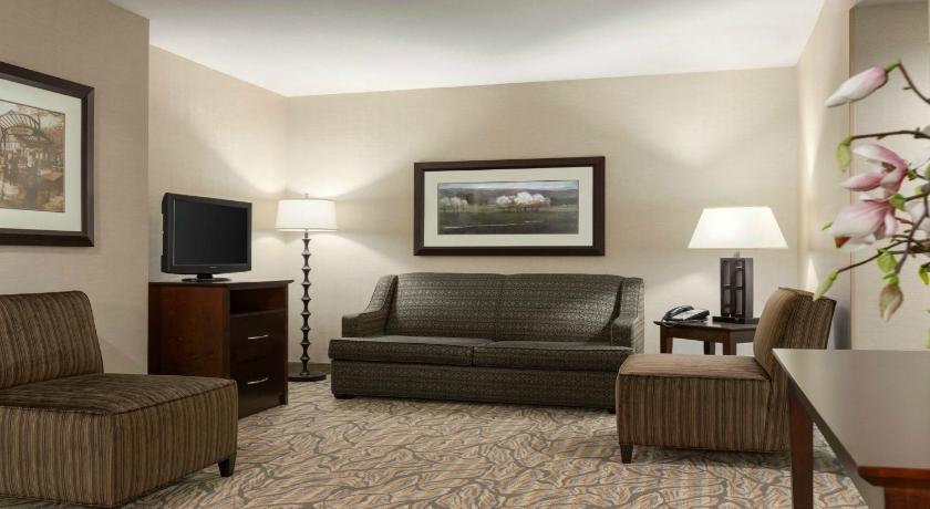 Holiday Inn Hotel & Suites Gateway