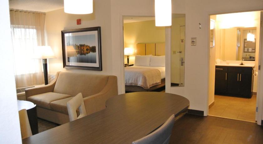 Candlewood Suites Washington-Fairfax