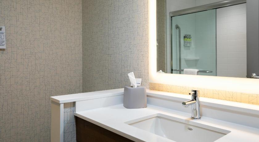 Holiday Inn Express Lethbridge Southeast