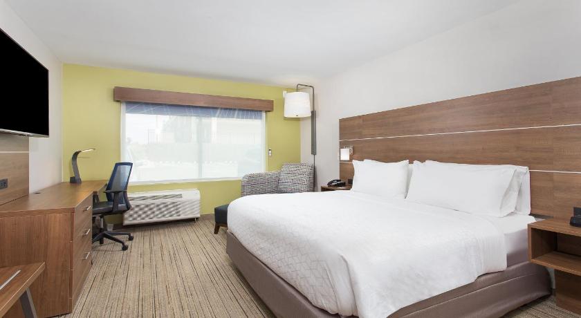Holiday Inn Express Williamsburg photo