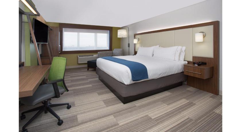 Holiday Inn Express and Suites Olathe South