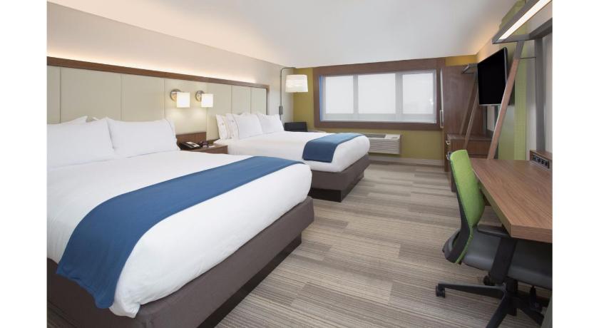 Holiday Inn Express and Suites Olathe South