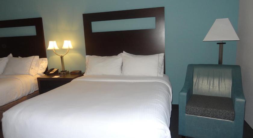 Holiday Inn Express Hotel Kansas City - Bonner Springs