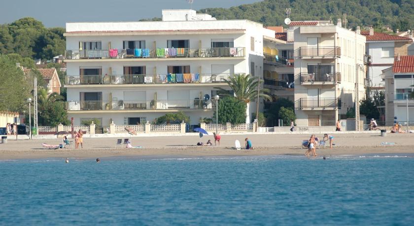 Villa Service - Apartamentos Aransol — Hotel in Calafell