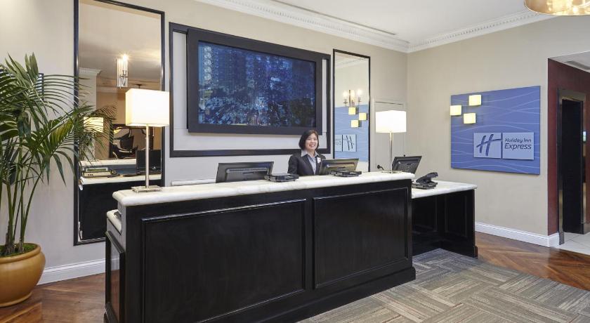 Holiday Inn Express Chicago Magnificent Mile photo