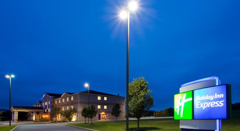 Holiday Inn Express Pocomoke City Hotel