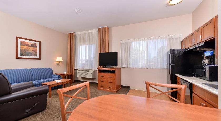 Candlewood Suites San Diego Hotel