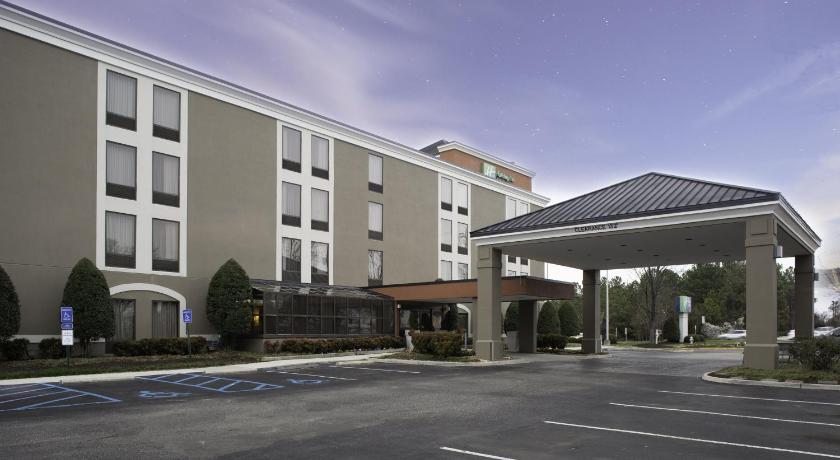 Holiday Inn Express - Chester photo