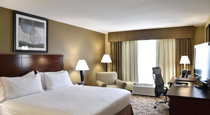 Holiday Inn Express Hotel & Suites St Charles