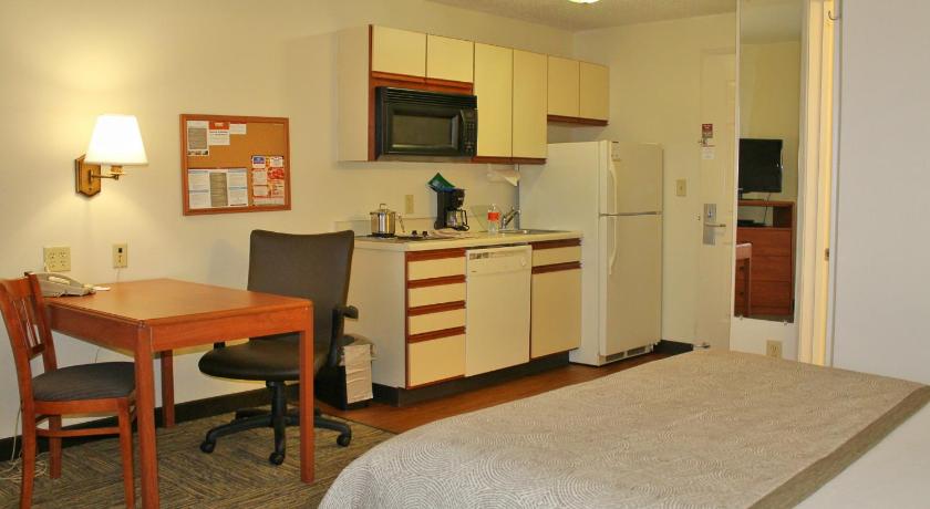 Candlewood Suites Syracuse-Airport