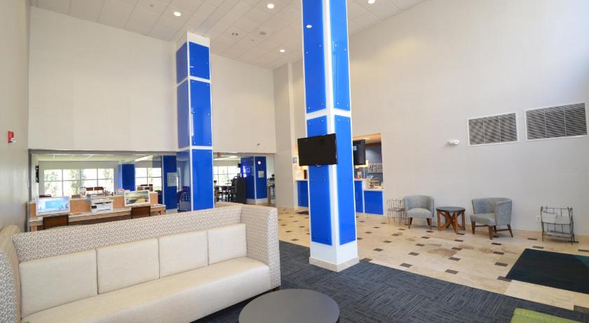 Holiday Inn Express Toledo-Oregon photo