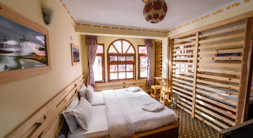 Image of Deluxe Family Room 0
