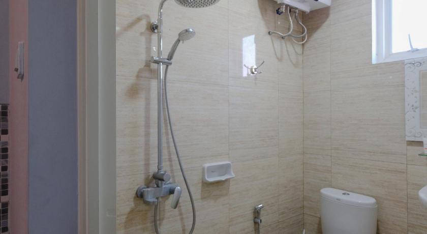 a bathroom with a toilet and a shower stall, OYO 1579 Kate'el Inn in Banyuwangi