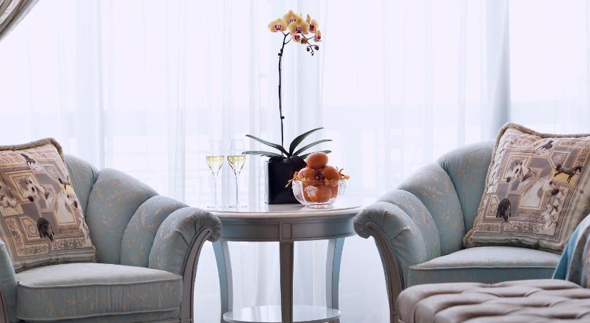 Image of Premier Room 14