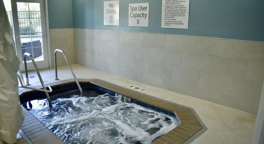 Holiday Inn Express Windsor Sonoma Wine Country photo