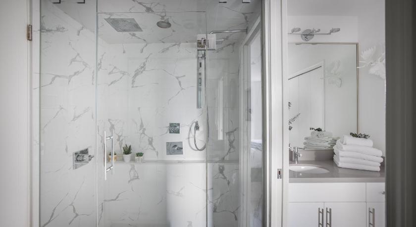 The Modern Whistler Apartment - Ski-in ski-out photo