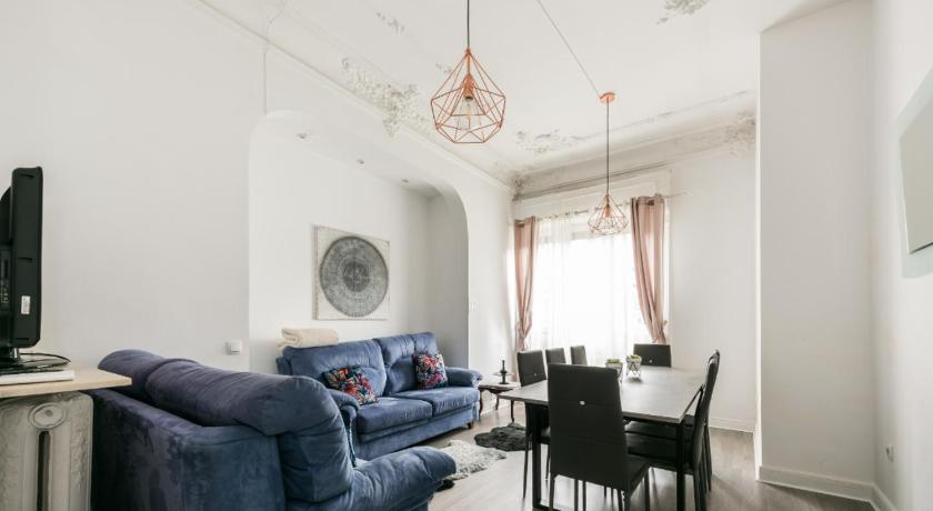 M&amp;F 7 ROOMS/7 BATHROOMS OVER GRAN VIA — Hotel in Madrid