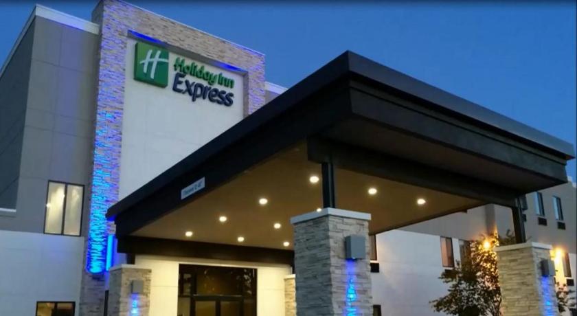 Holiday Inn Express and Suites White Hall