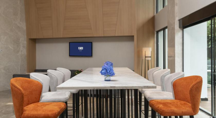 Holiday Inn Express E'mei Qiliping photo