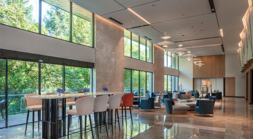 Holiday Inn Express E'mei Qiliping photo