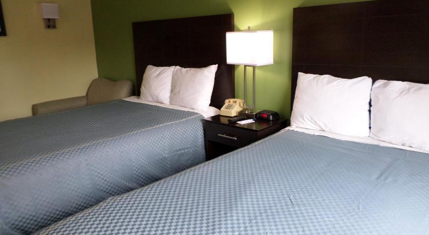 Travelodge by Wyndham Cleveland Lakewood