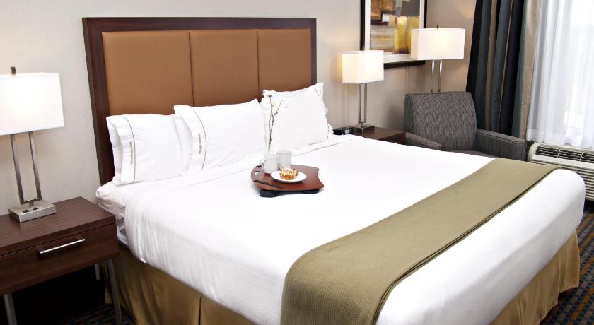 Holiday Inn Express Pembroke