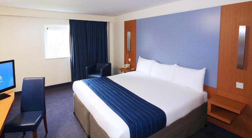 Ramada by Wyndham London North M1