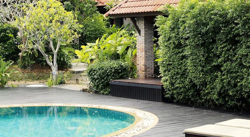 Image of Deluxe Pool View 14