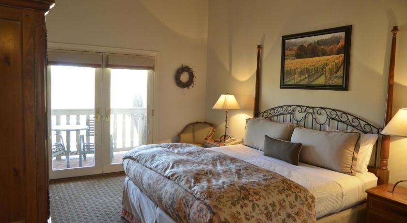 Vineyard Country Inn photo