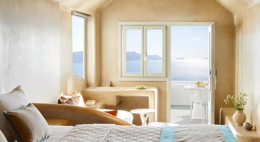 Image of Junior Suite with Outdoor Hot Tub and Caldera View 0