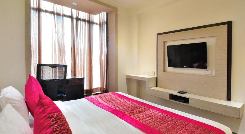 Hotel Royal Grand photo