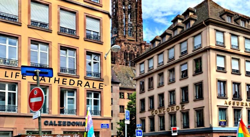LIFE CATHEDRALE CITY-Center Place Gutenberg photo