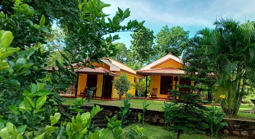 Amazon Cabanas — Hotel in Yala