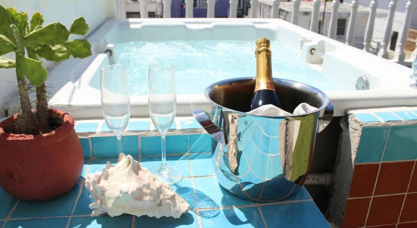 Cancun Guest House 4 Terrace Tub