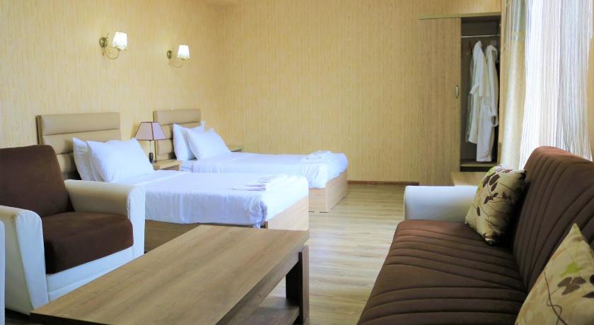 L Plaza Hotel photo