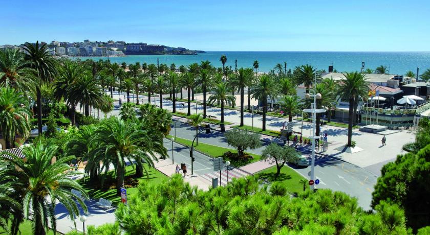 Zeus San Juli — Hotel in Cambrils