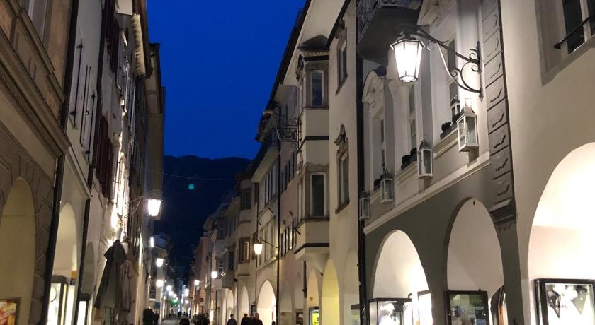 City Apartments Portico — Hotel in Meran