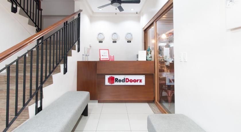 Reddoorz Plus @ Diola Villamonte Bacolod photo