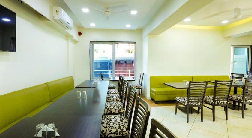 Image of Double Room with Balcony (2 Adults + 1 Child) 6